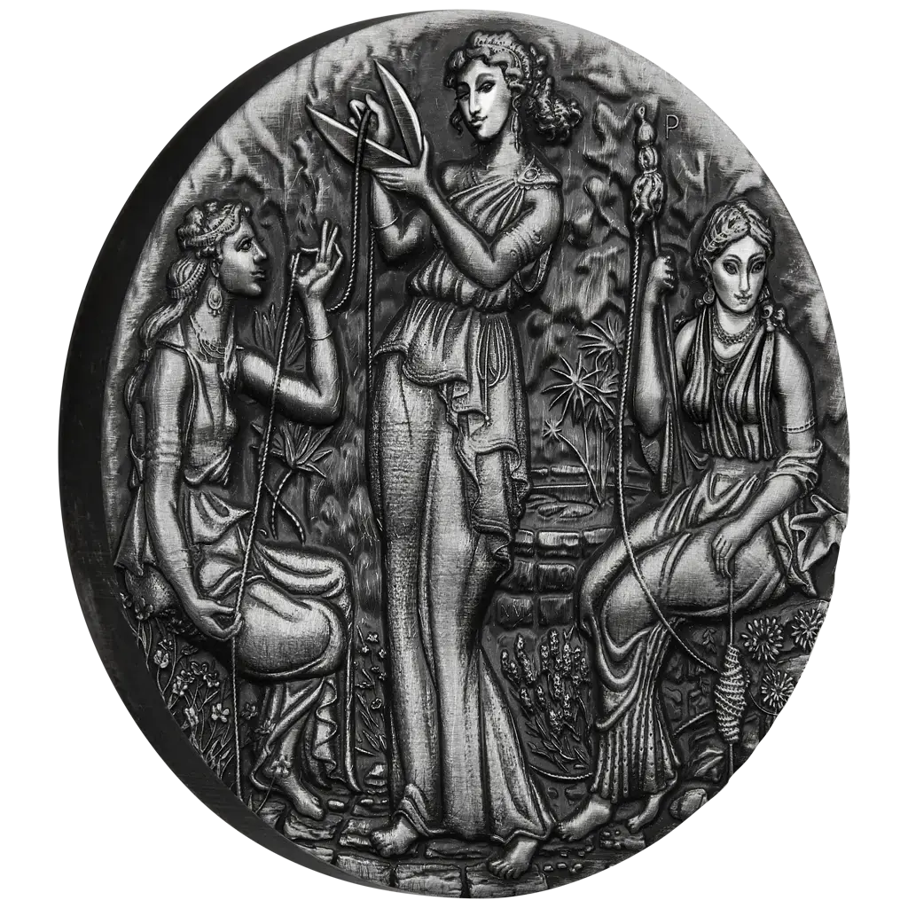 2 oz 2025 The Moirai Antique High Relief - avers vinkel
